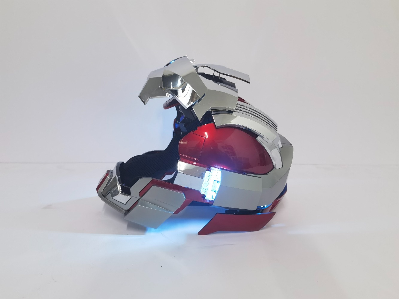 2026 upgraded MK5 Iron Man helmet with voice-controlled automatic opening and closing mechanical parts.