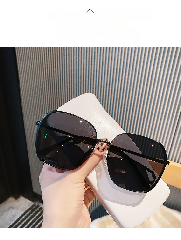 New Fashion Personalized Metal Sunglasses Glasses Women's UV Protection Sunglasses Wholesale_viptrois.com