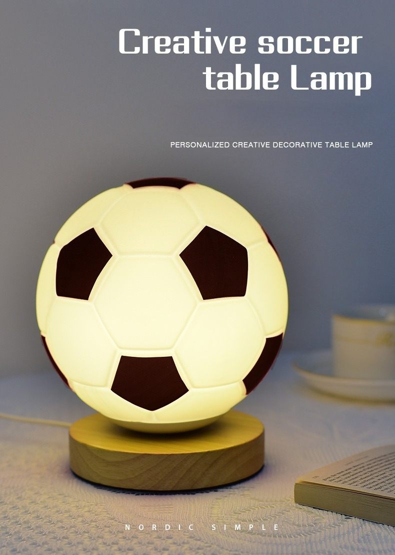 USB-betriebenes Fußball-Nachtlicht – Kleine Tischlampe aus Massivholz und Glas, warmweißes LED-Licht für Schlafzimmer, Arbeitszimmer und Kinderzimmer_voghion.com