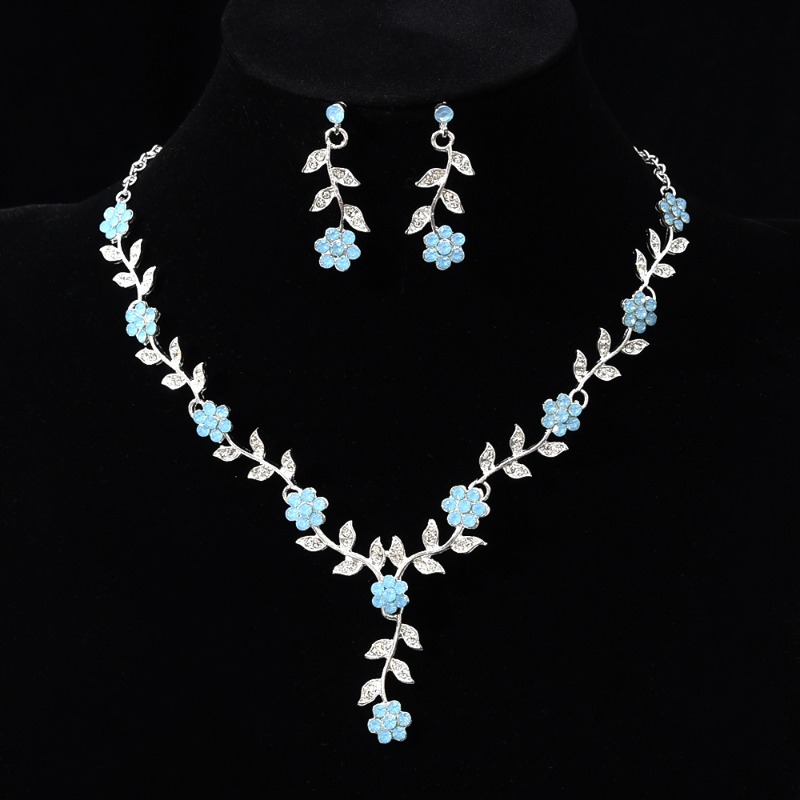 Conjunto de joias para noiva colar e brincos de flores com strass_voghion.com