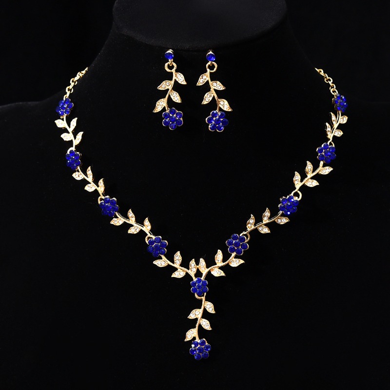 Conjunto de joias para noiva colar e brincos de flores com strass_voghion.com