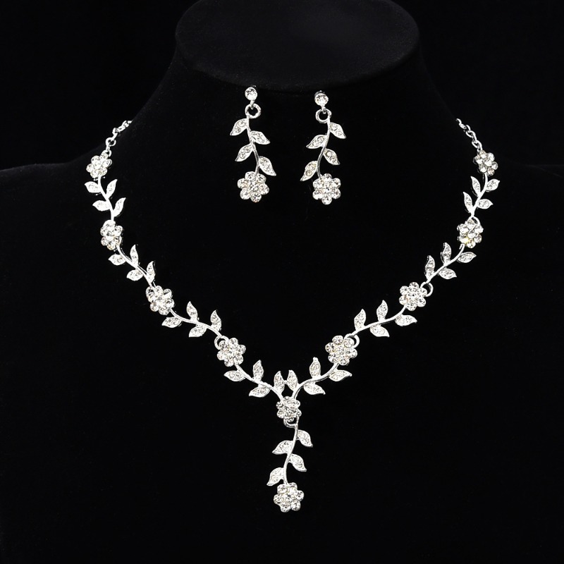 Conjunto de joias para noiva colar e brincos de flores com strass_voghion.com