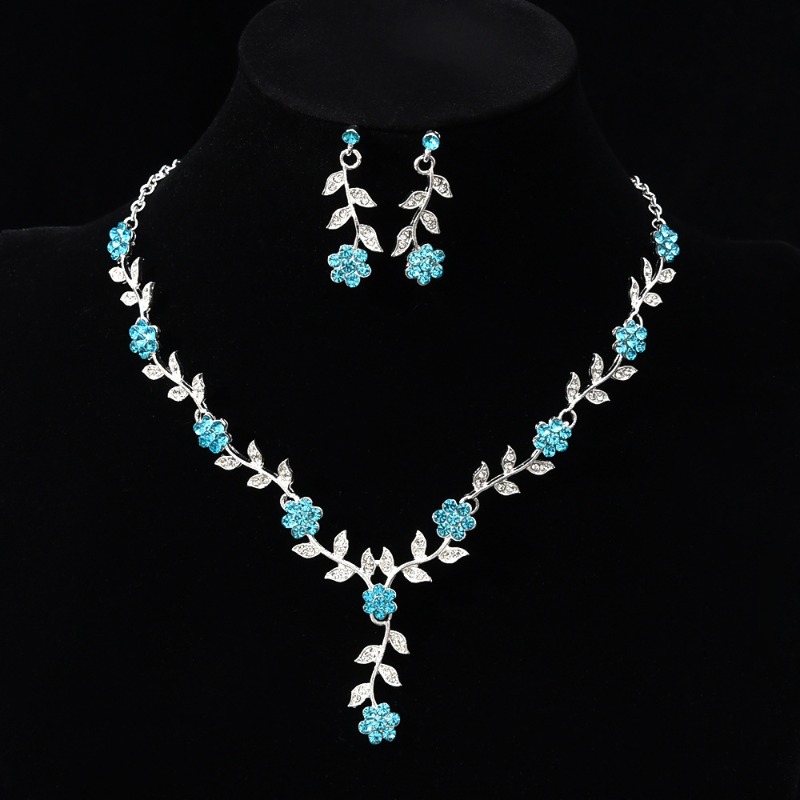 Conjunto de joias para noiva colar e brincos de flores com strass_voghion.com