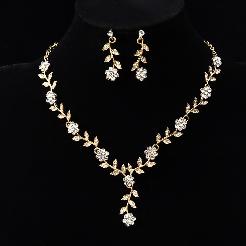 Conjunto de joias para noiva colar e brincos de flores com strass_voghion.com