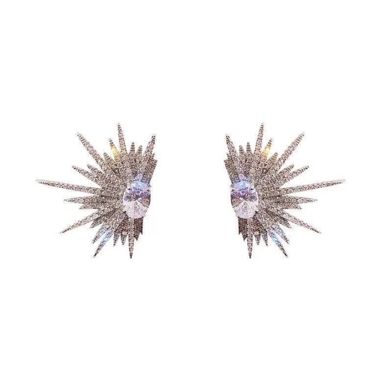 Elegant Crystal Star Stud Earrings Luxury Celebrity Style_voghion.com
