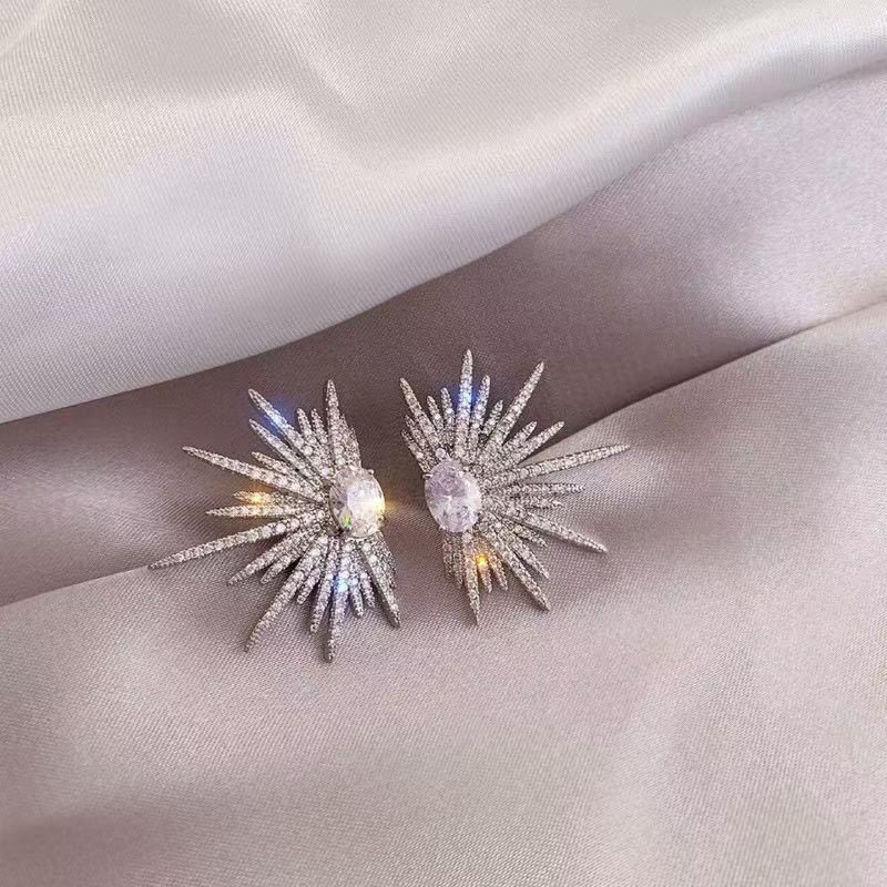 Elegant Crystal Star Stud Earrings Luxury Celebrity Style_voghion.com