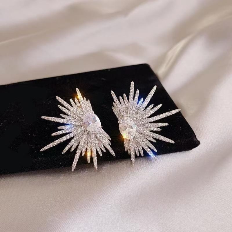 Elegant Crystal Star Stud Earrings Luxury Celebrity Style_voghion.com