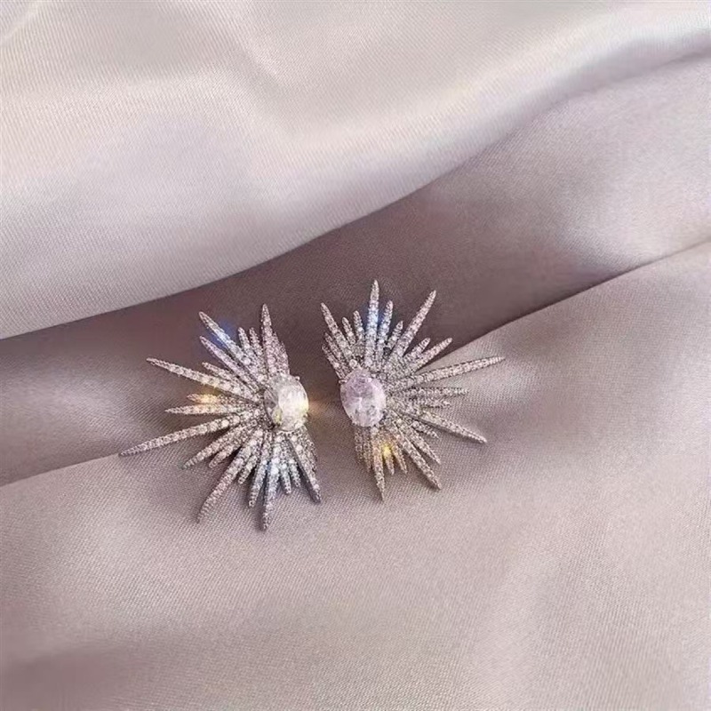 Elegant Crystal Star Stud Earrings Luxury Celebrity Style_voghion.com