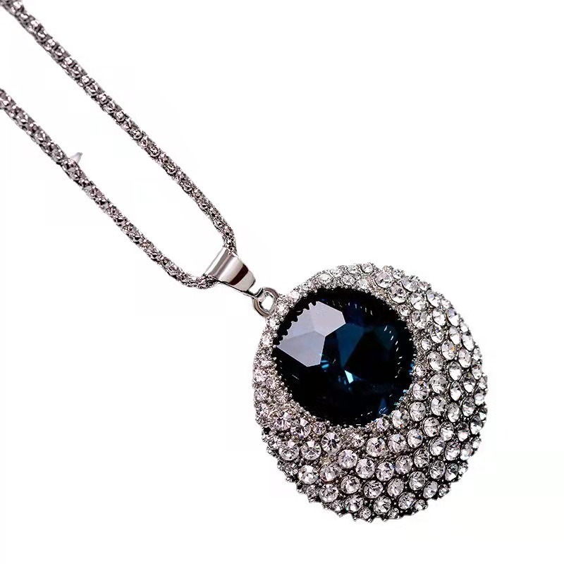 Collana lunga con pendente per donna gioiello moda autunno inverno_voghion.com