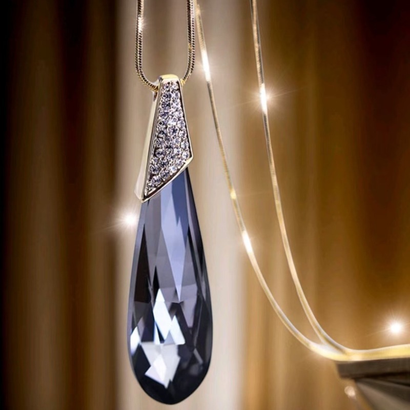 Collana lunga con pendente per donna gioiello moda autunno inverno_voghion.com