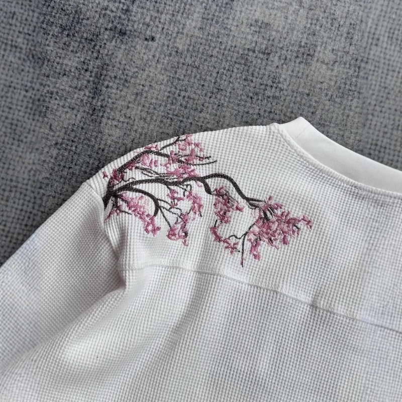 European And American Derschutze Blossom Plum Blossom Embroidered T-shirt Men's Loose Casual White Round Neck Long-sleeved Top_voghion.com
