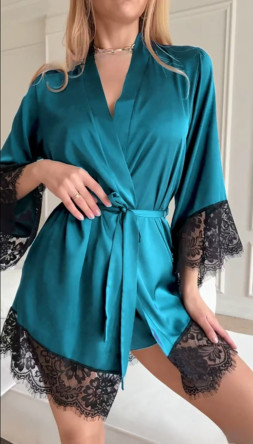 Luxuriöser Satin-morgenmantel Mit Spitzenbesatz Und Langen Ärmeln_voghion.com