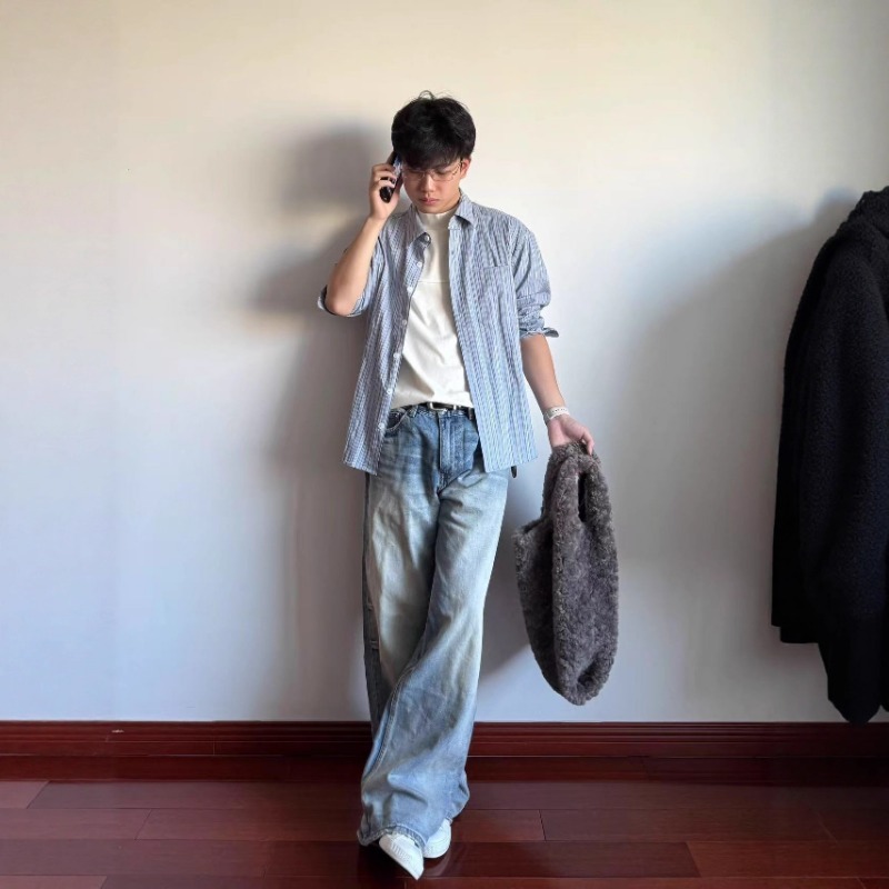 Jeans uomo in denim blu lavato taglio comodo e dritto_voghion.com