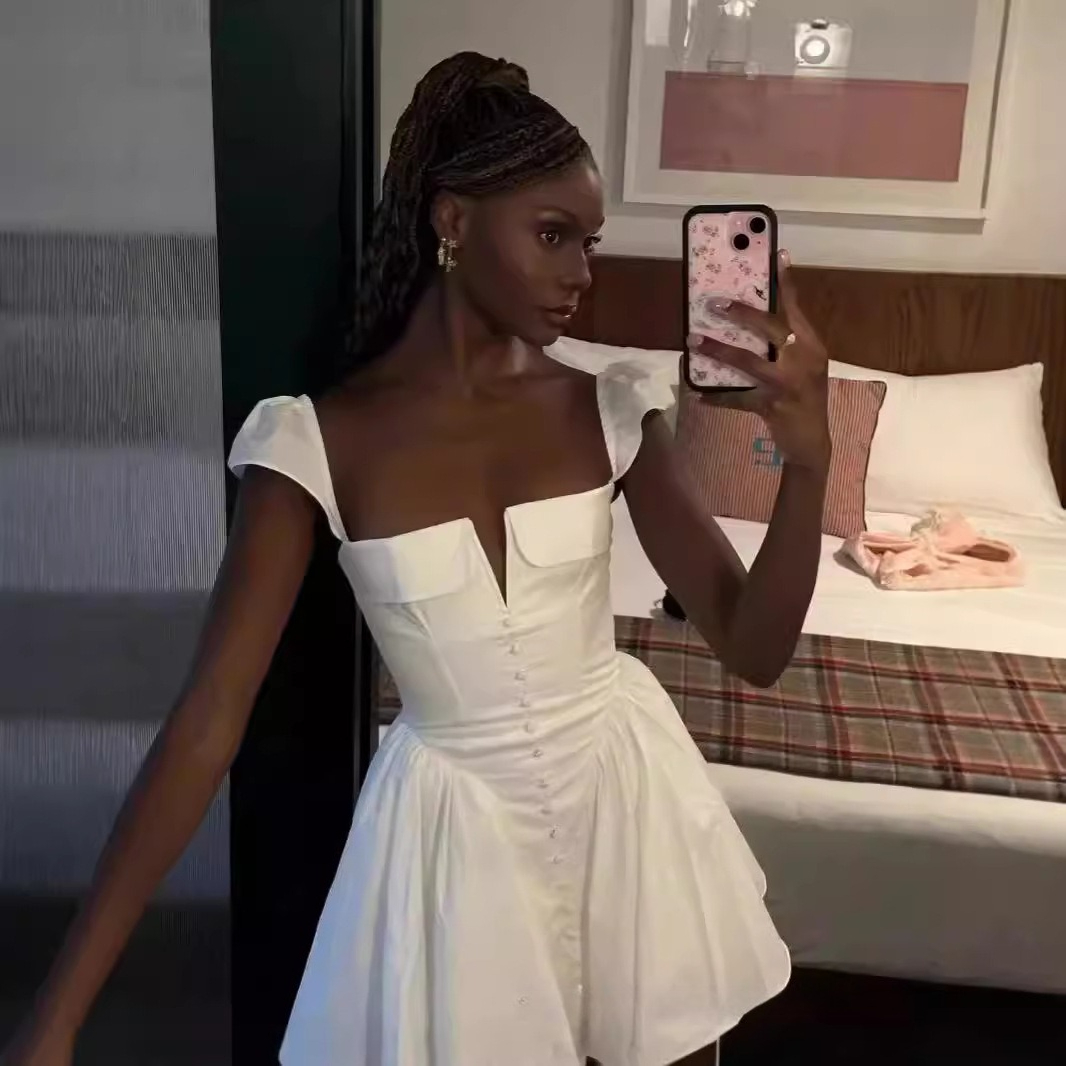 2026 Autumn Temperament V-neck White Pleated Waist Dress Slim Skirt_ecoleips.com