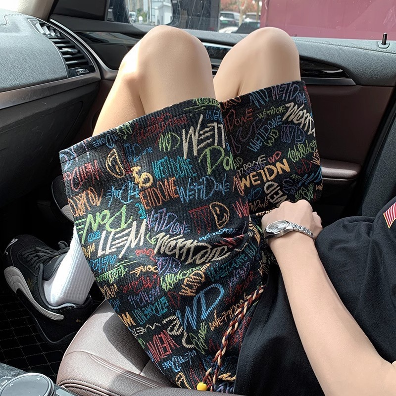 American Retro Graffiti Knitted Shorts Men's Summer Niche Design Five-point Pants Loose Casual Beach Pants_voghion.com
