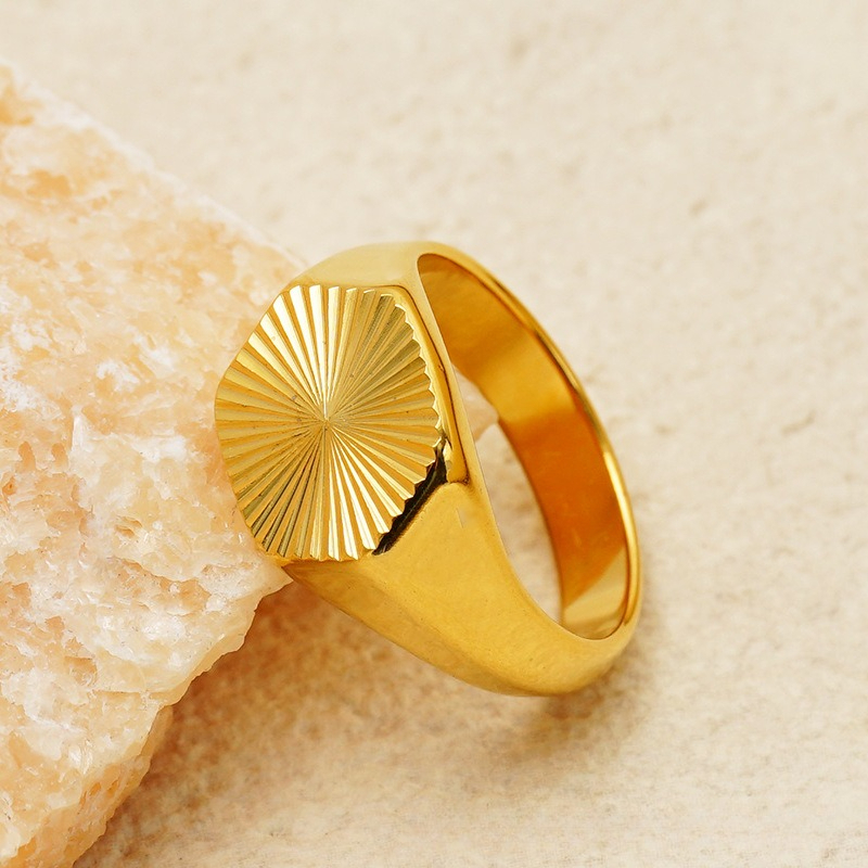 18k Vergoldeter Ring Mit Sonnenmotiv Geometrisches Design_voghion.com