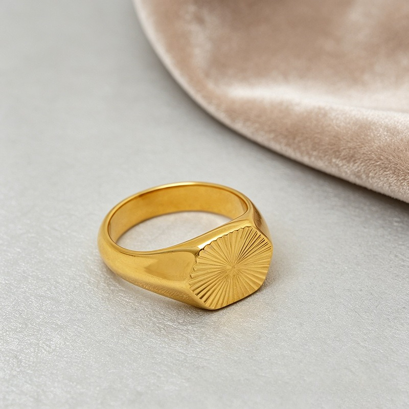 18k Vergoldeter Ring Mit Sonnenmotiv Geometrisches Design_voghion.com