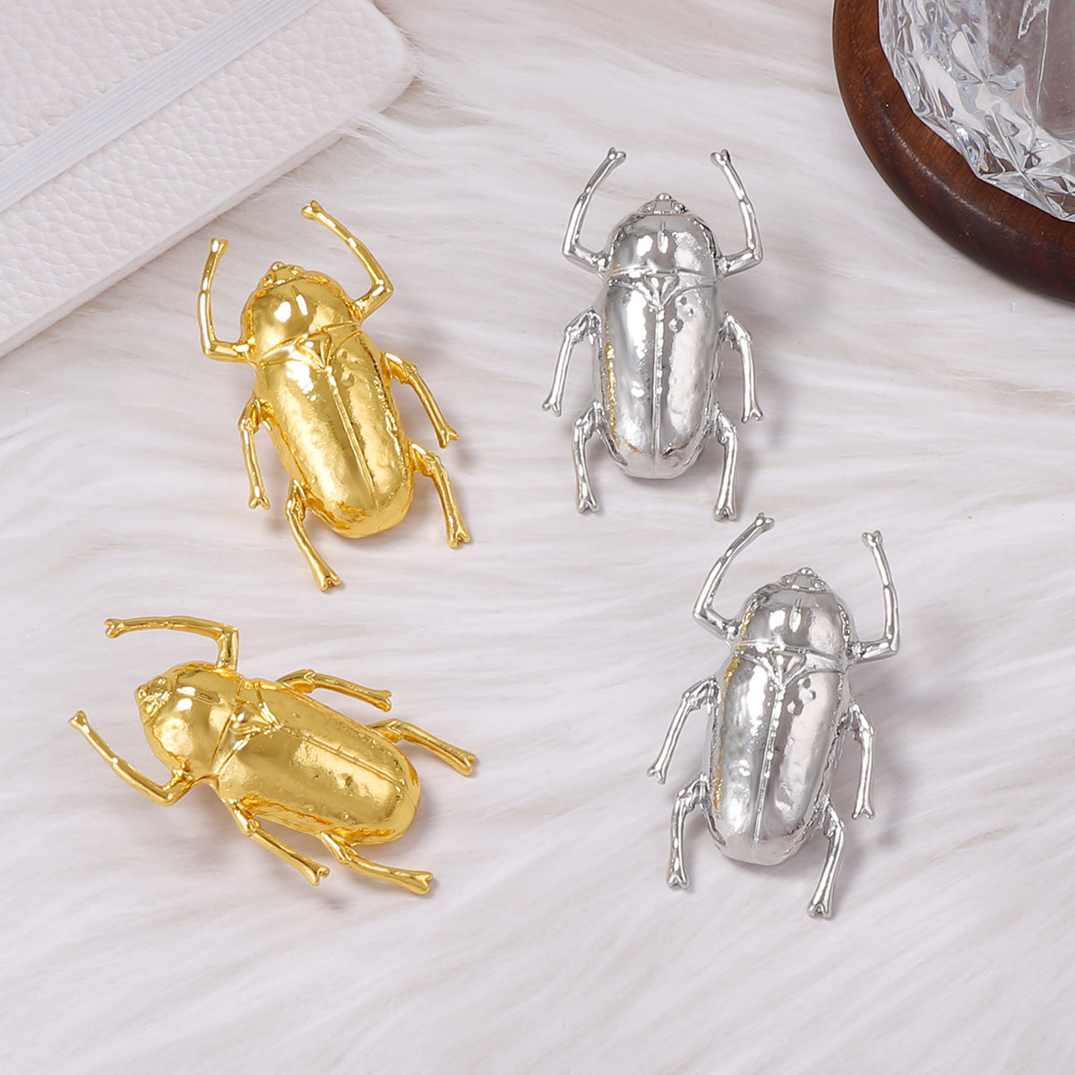Orecchini a perno retrò a forma di scarabeo, orecchini tridimensionali a forma di insetto dal design ricercato, orecchini personalizzati a tema vento freddo._voghion.com