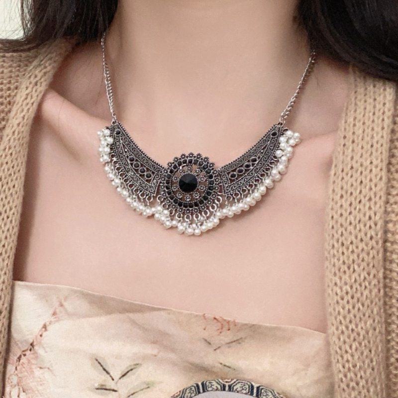 Set collana e orecchini con perle per eventi di matrimonio_voghion.com
