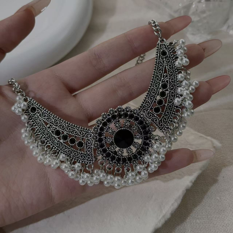 Set collana e orecchini con perle per eventi di matrimonio_voghion.com
