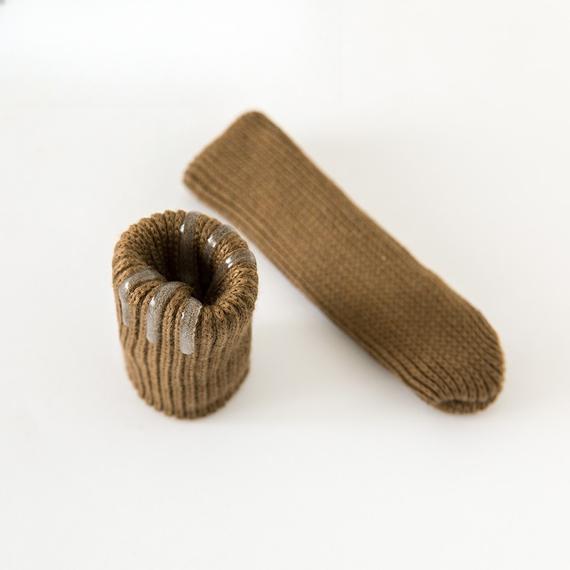 Stickade ullstrumpor för stolsben med halkfri silikonbeläggning_voghion.com